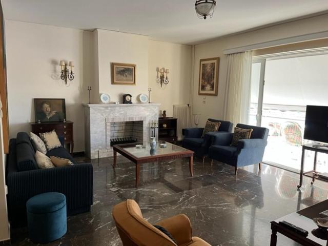 Spacious And Sunny Appartment In Cholargos Афіни Екстер'єр фото